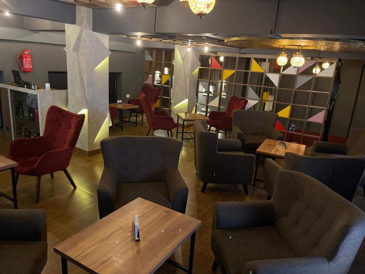 亚穆纳酒店 Adur 外观 照片